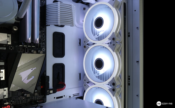 White Moonlight 120mm RGB Case Fan with Fan Hub X and Remote